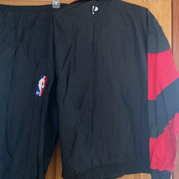 Official Chicago Bulls sport set. - Picture 3 of 4